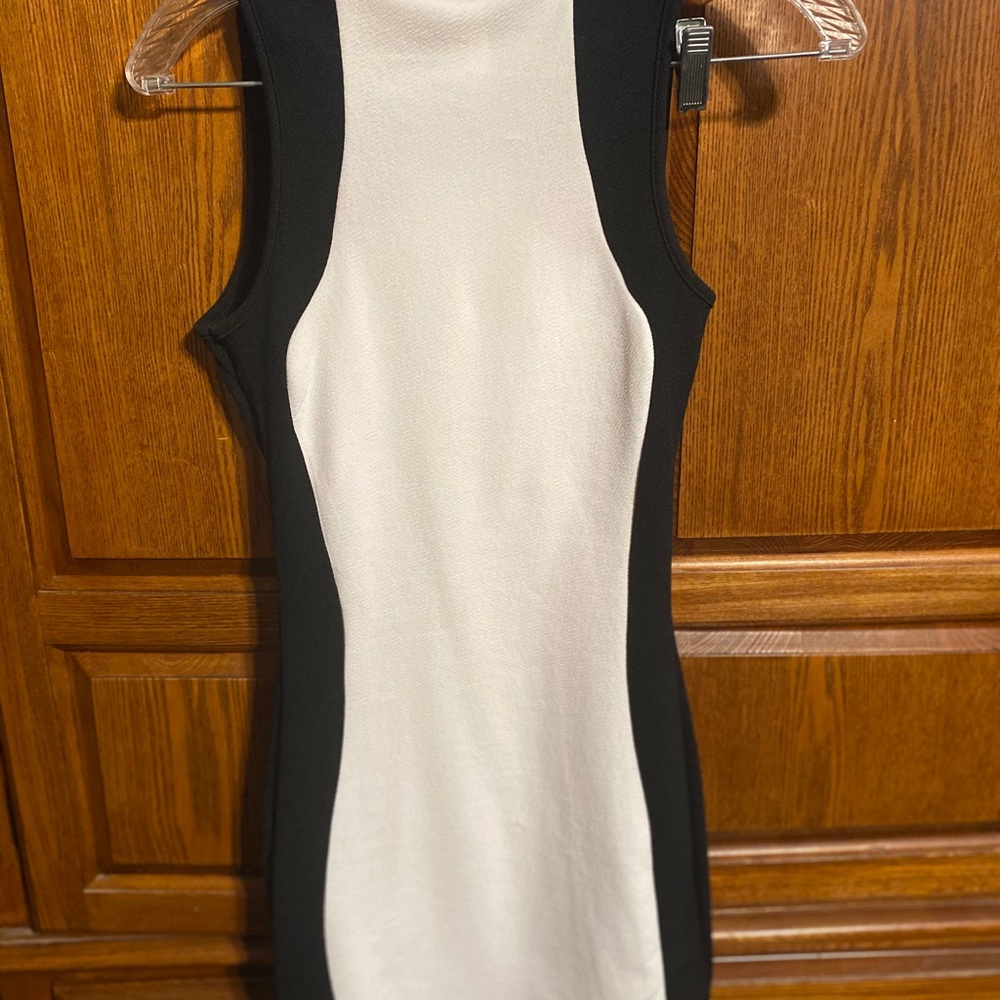 Dress - Picture 3 of 5